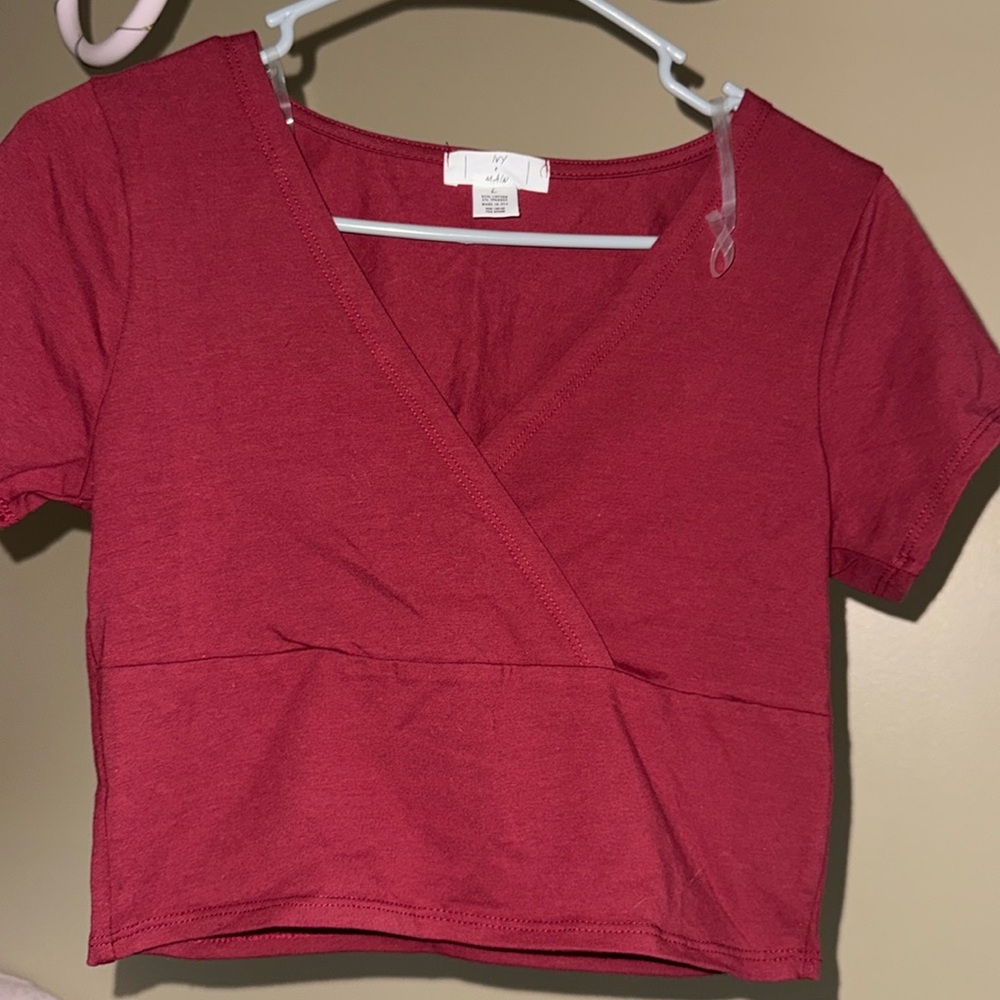 Tillys maroon cropped top
